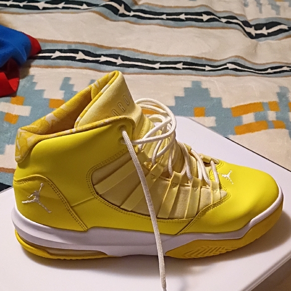 Nike Yellow Athletic Shoes - Picture 8 of 11